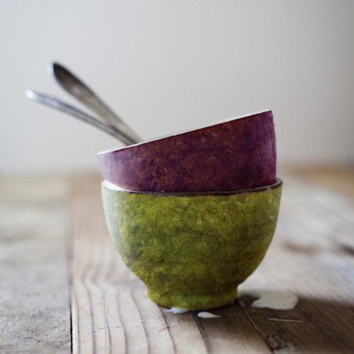 Bowls with seaweed-like paper texture