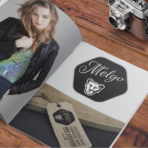 Crée un logo pour une marque de blouson féminin en cuir - domaine : Moto