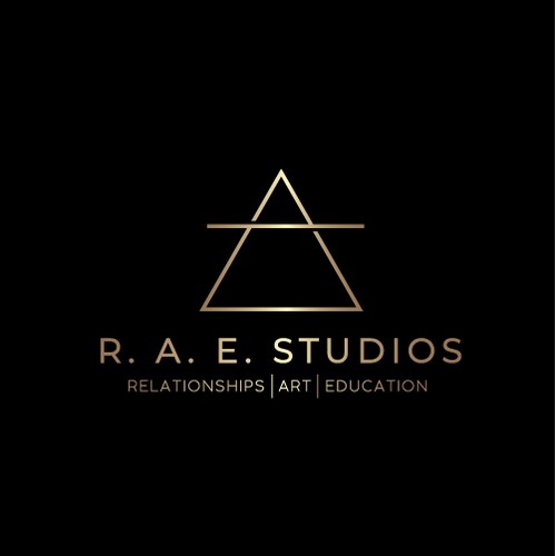Logo for hairstylists that guide people to look the best they can and create an experience based service